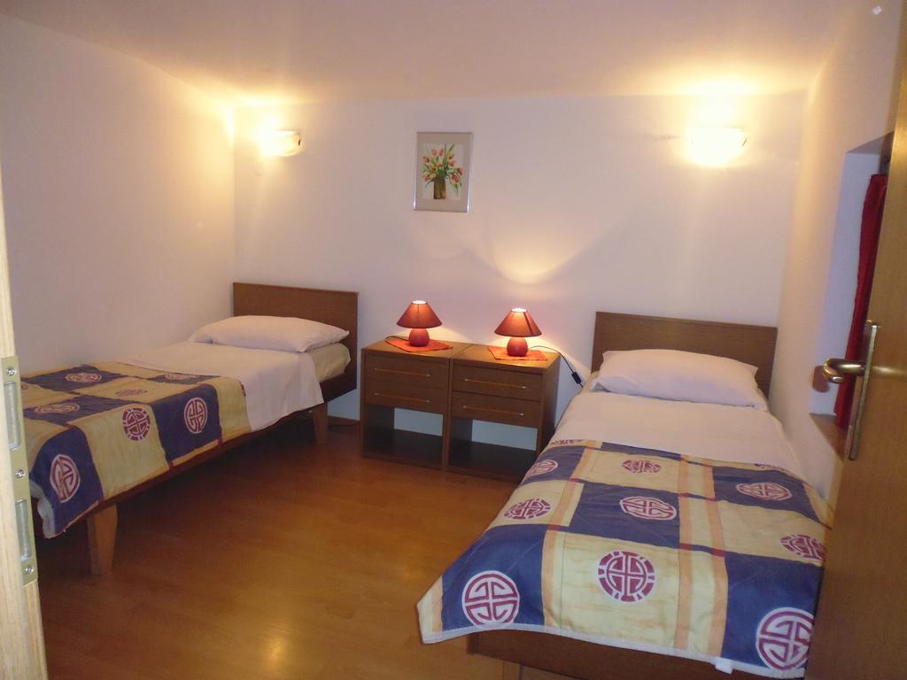 Apartments Jadranka Povile Novi Vinodolski Quarto foto