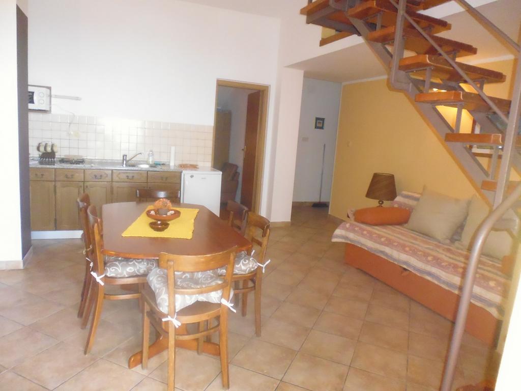 Apartments Jadranka Povile Novi Vinodolski Quarto foto